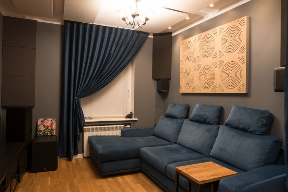 Acoustic treatment of a home cinema hall