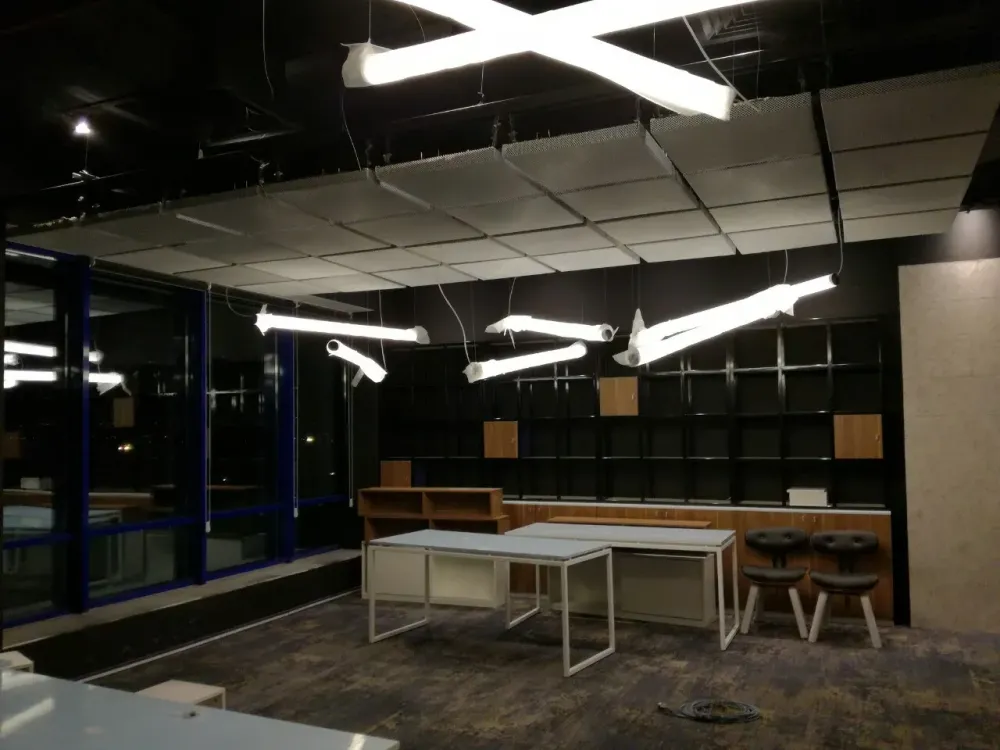 Acoustic treatment in a modern open-plan office