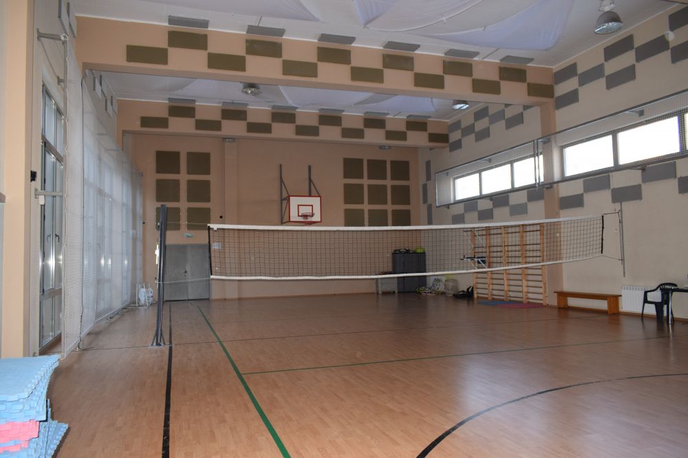 Acoustic treatment of a school gymnasium