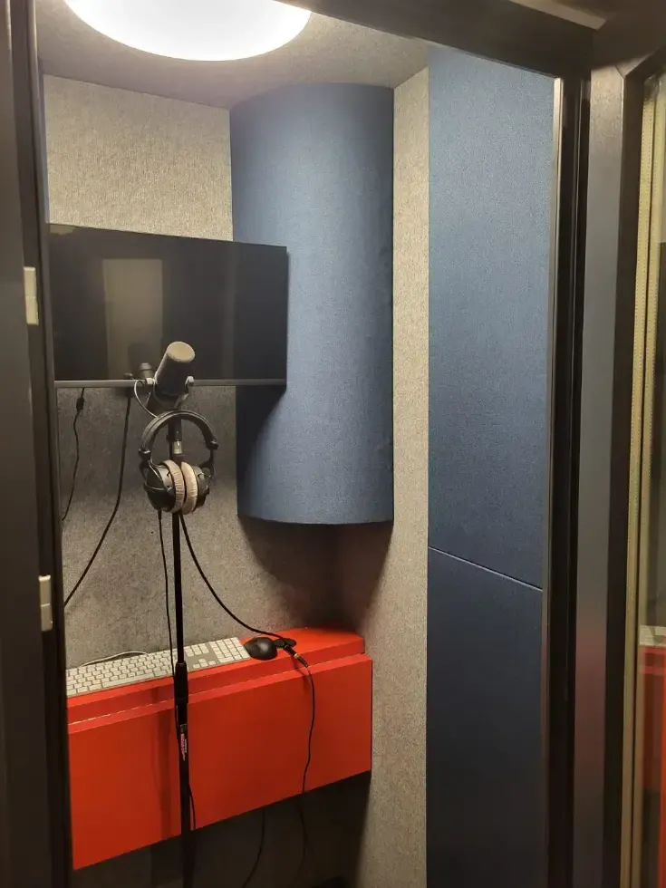 Acoustic Treatment of a Recording Booth