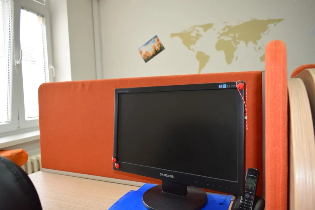 Atendia - design and production of noise reduction desk separators