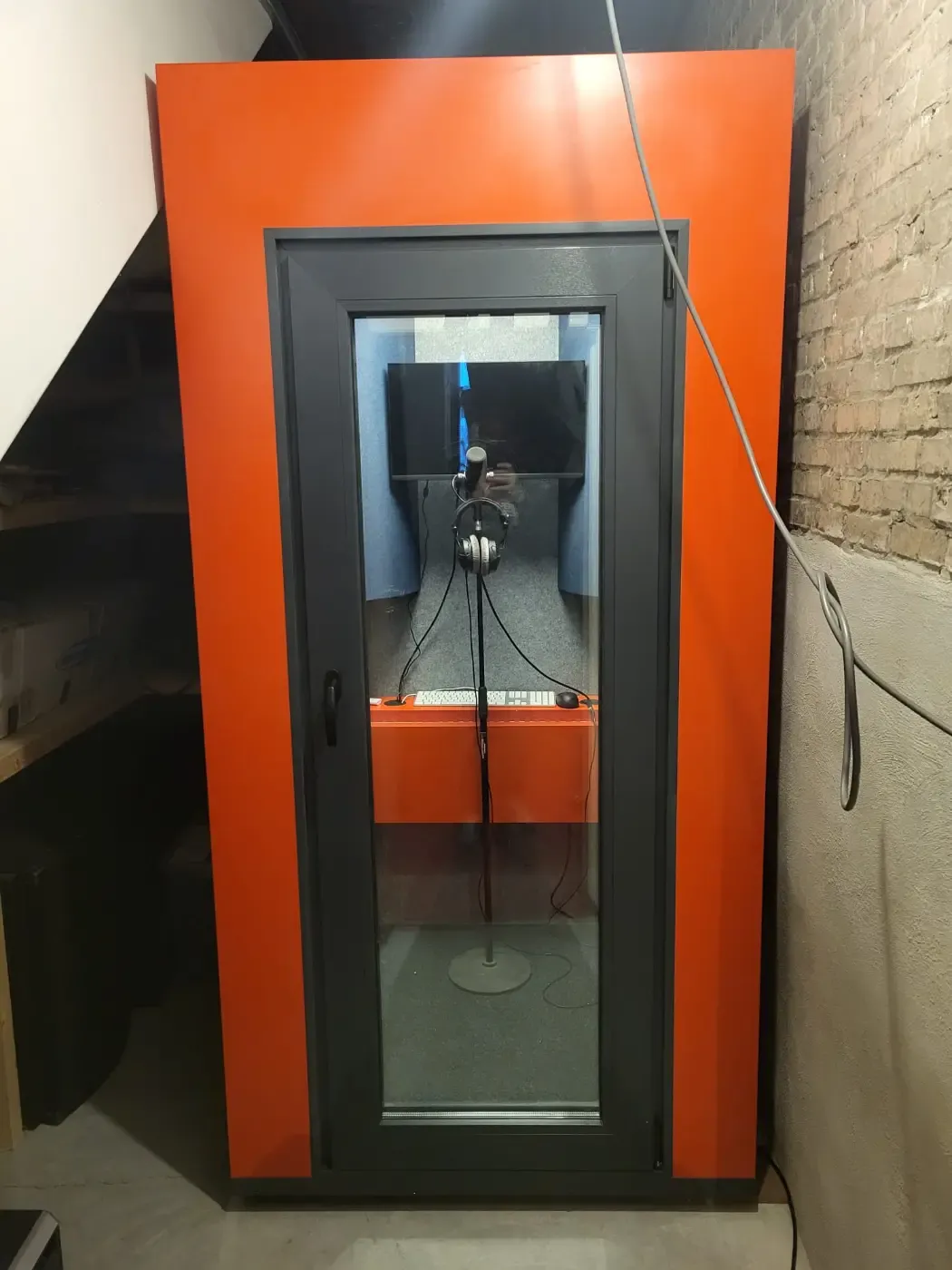 Acoustic Treatment of a Recording Booth
