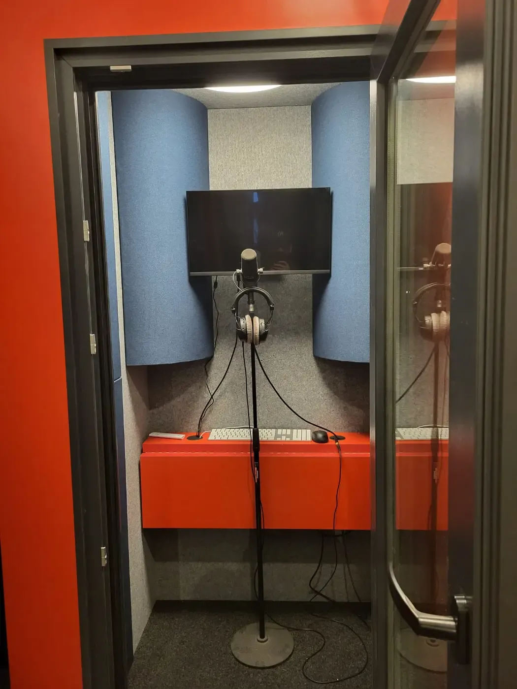 Acoustic Treatment of a Recording Booth